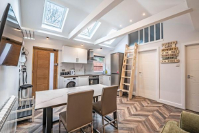 The Cottage - Beach Hut style residence near the beach-sleeps 4-6